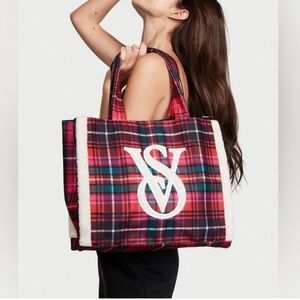 Victoria’s Secret VS Limited edition 2022 holiday Fleece Trim Plaid Tote Bag